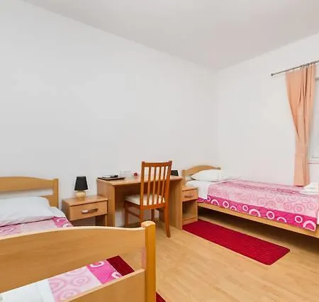 Pensjonat Cezar Kaštel Lukšić