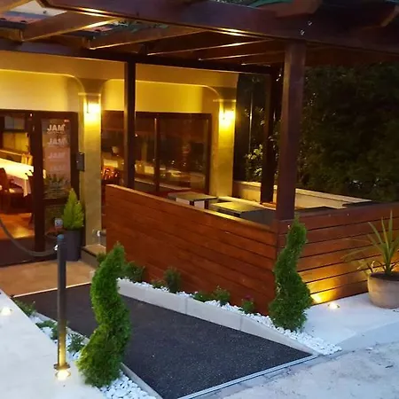 Villa Jam Kastel Luksic