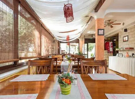 Cezar 3* Kaštel Lukšić